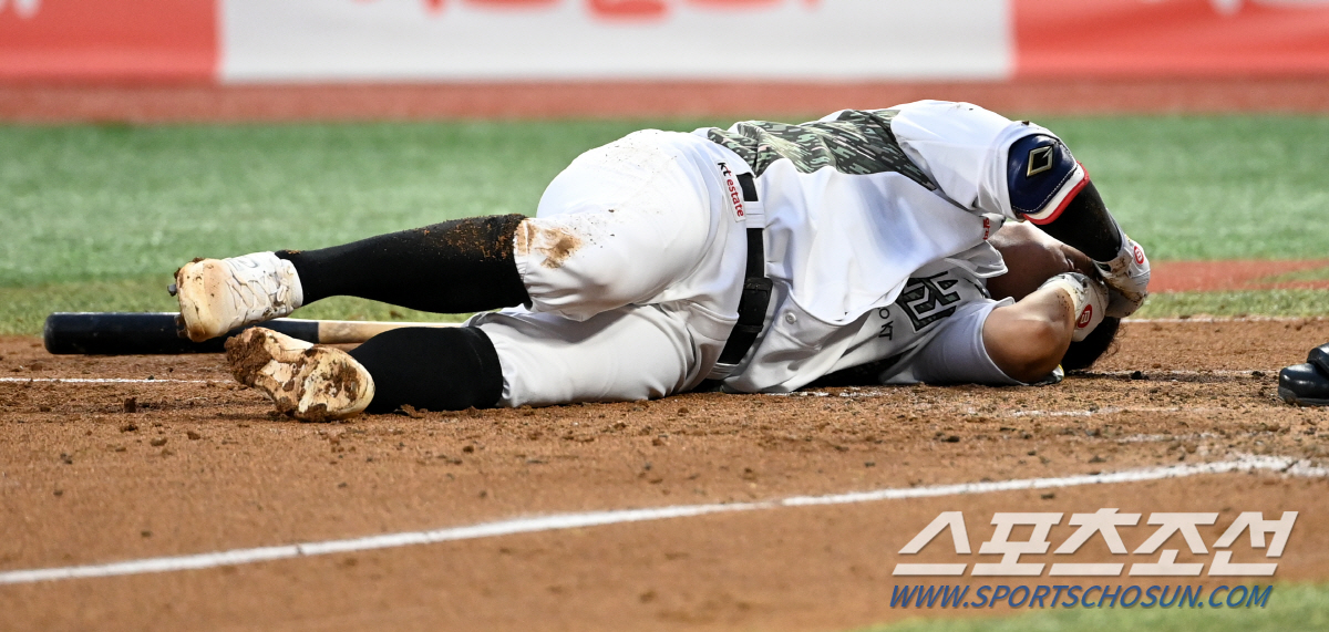 '롯데표 알짜' 코뼈 부근 미세 골절 진단, "야구 엄청 재밌었을 텐데……