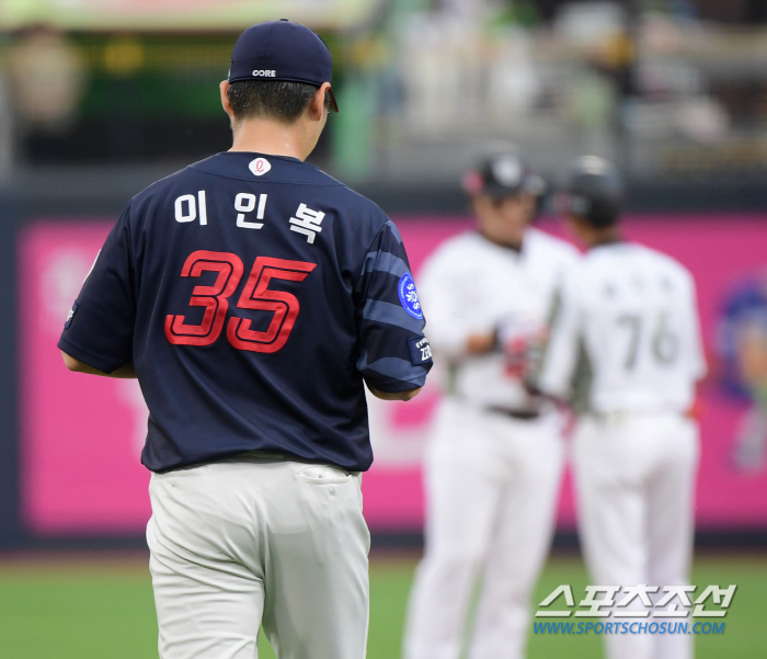 실책→폭투→연속안타…'투심 달인'도 기세 꺾였나, 복귀전 5이닝도 못 채…