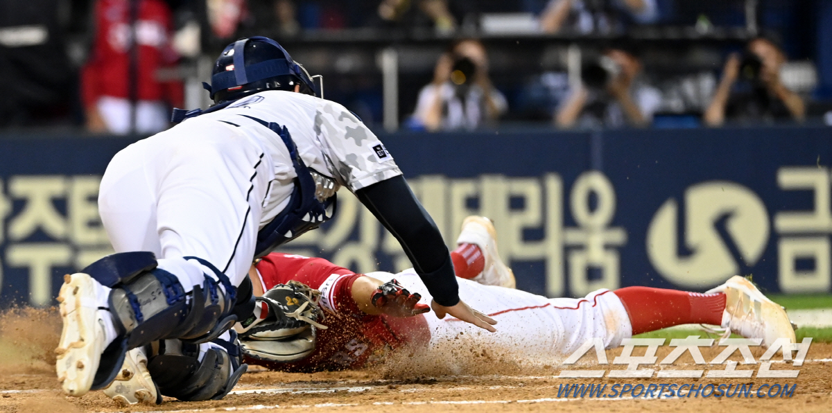 세이프 맞아? 아웃 타이밍에서도 살아나는 궁극의 손기술, 이틀 연속 두산…