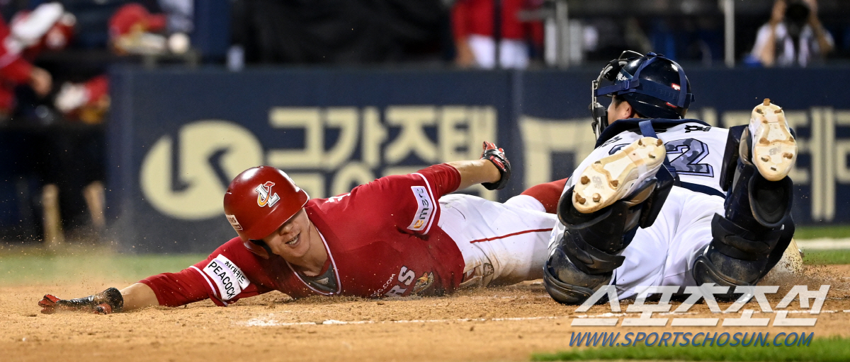 세이프 맞아? 아웃 타이밍에서도 살아나는 궁극의 손기술, 이틀 연속 두산…