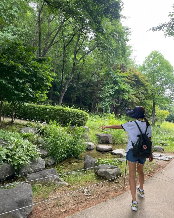 '차인표♥' 신애라, 반바지 각선미 깜짝..20대 같은데 "딸들이 아줌마…