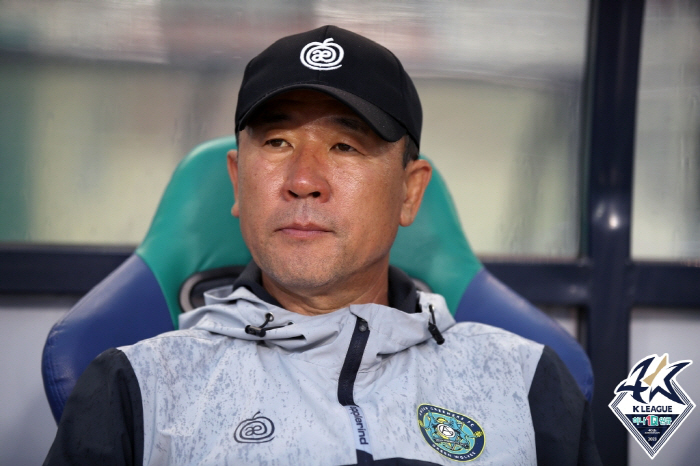 '배임수재 혐의 압수수색'→'전격 경질' 임종헌 감독 두문불출, 안산 폭…