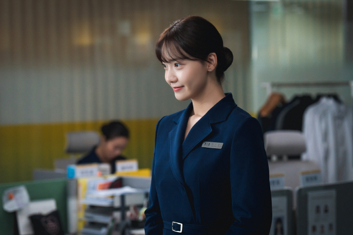 임윤아, 눈부신 비주얼+4개 국어 연기…동영상 TOP 10에 오른 이유 …