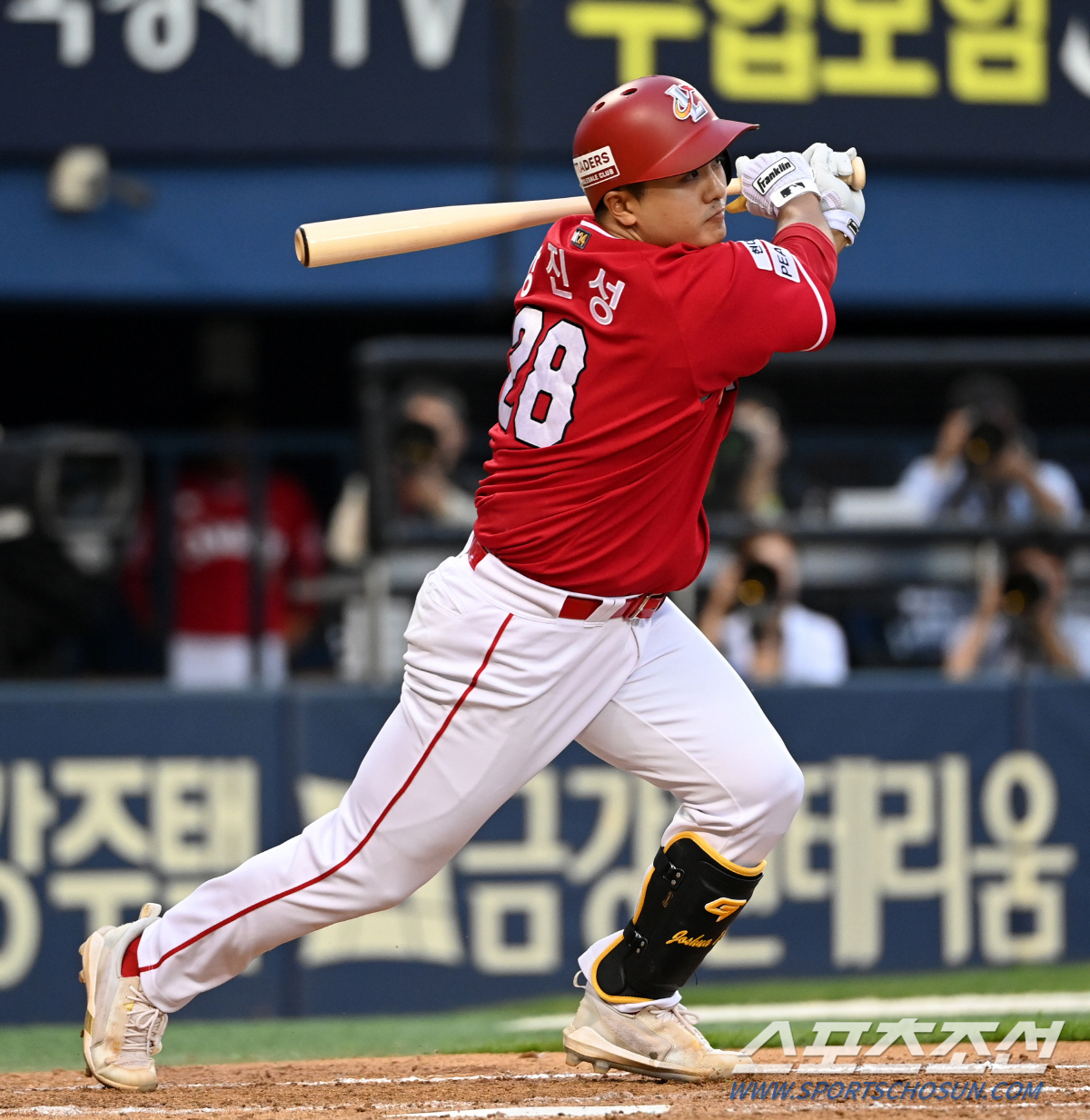 '데뷔 첫 4안타 폭발' 강진성 오늘도 스타팅 출격…선발 2루수 최준우[…