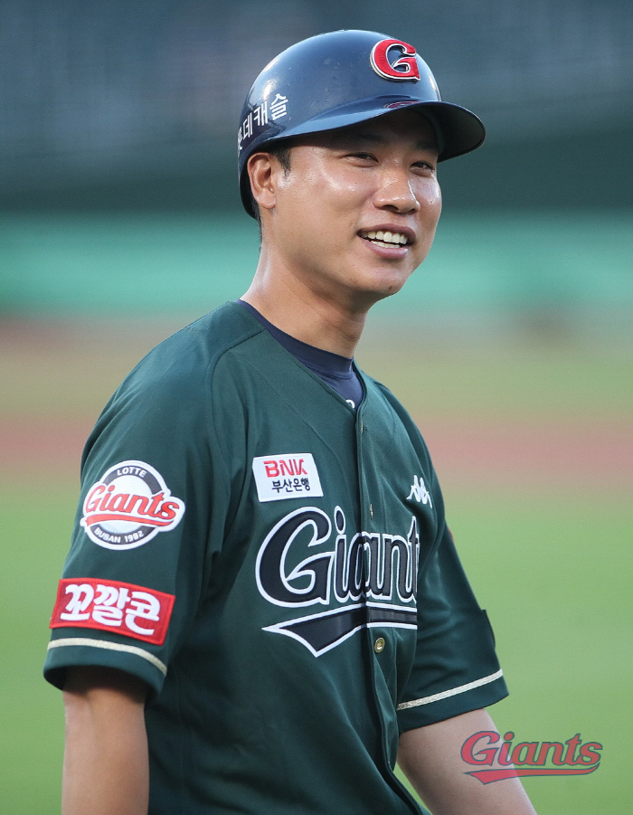 '6월 5승14패' 롯데, 코치진에 변화 줬다…나경민 주루코치 1군 등록…