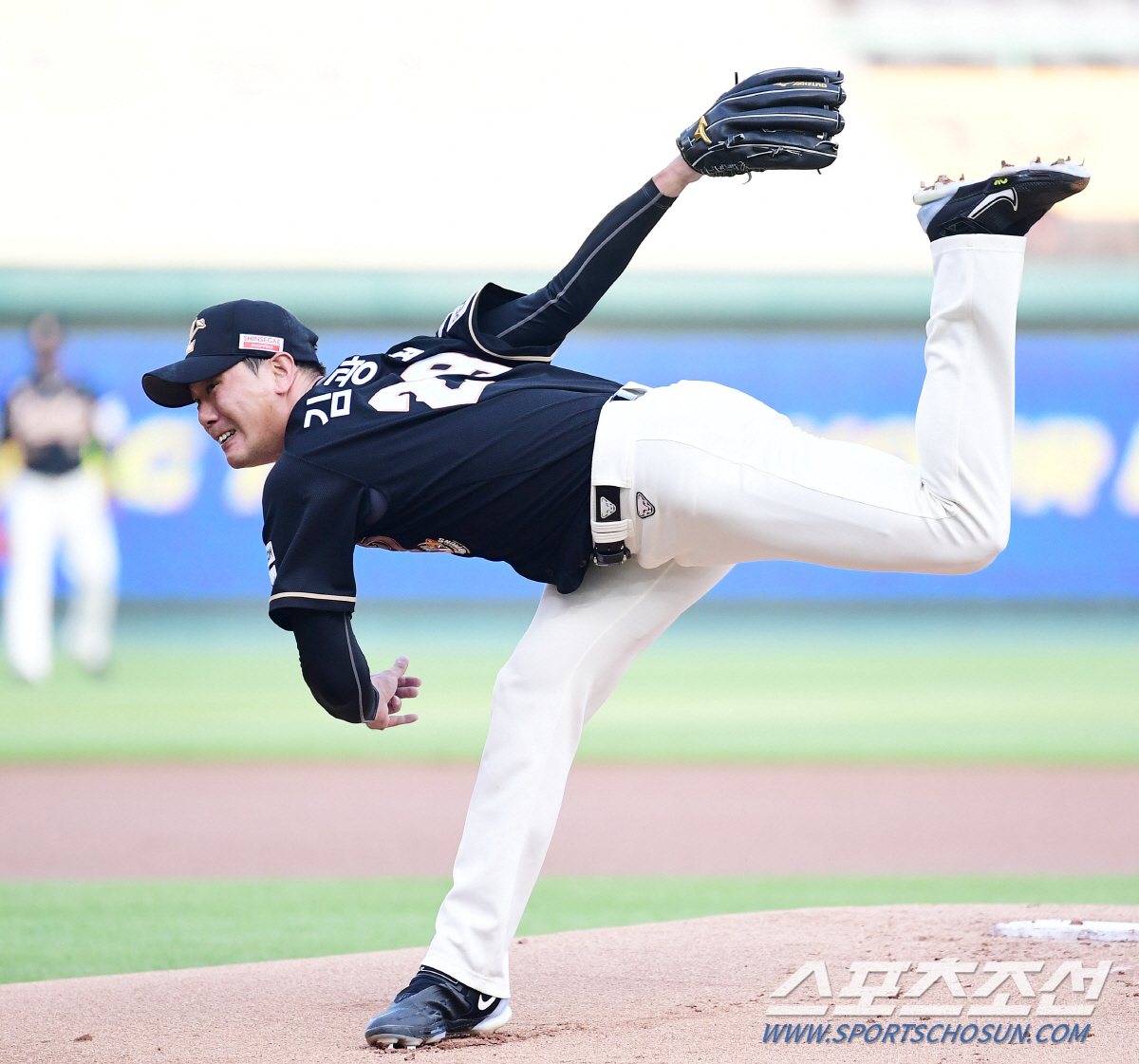 '김광현 7이닝 완벽투+최정 연타석 홈런' 꼴찌 삼성 울린 SSG, 4연…
