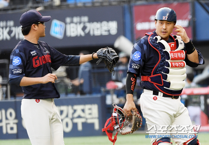 '지환이 형 창기야 봐주는 거 없다' 연패 끊은 안방마님 유강남, '친정…