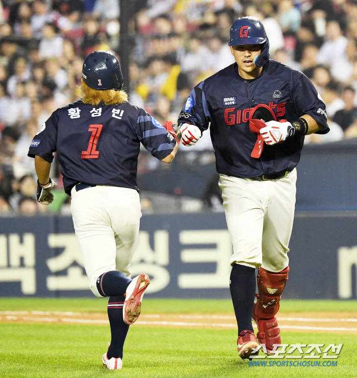 '지환이 형 창기야 봐주는 거 없다' 연패 끊은 안방마님 유강남, '친정…