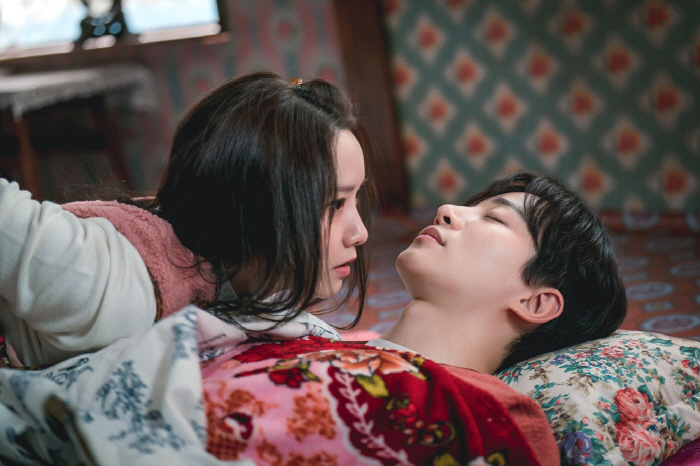 이준호♥임윤아, 뜻밖의 동침까지...초스피드 전개 ('킹더랜드')