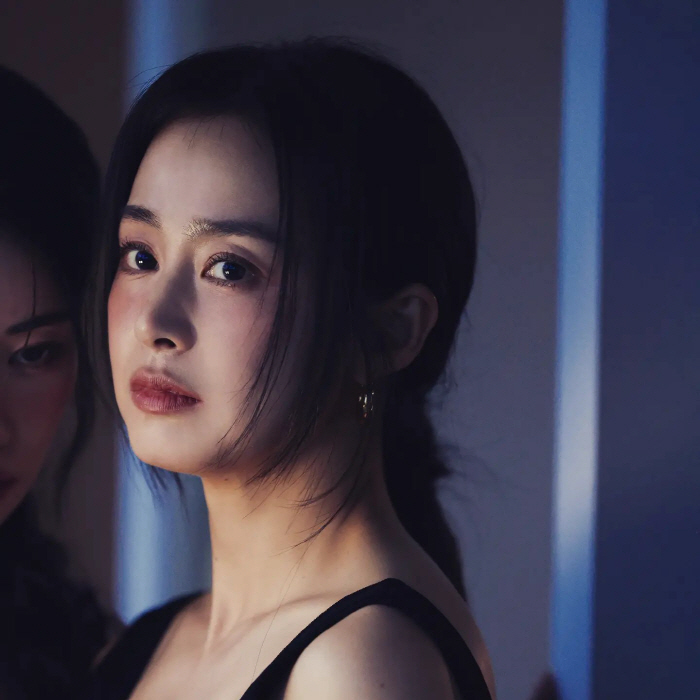 김태희, ♥비도 놀랄 '파격' 등라인...직접 공개한 미공개컷 [화보]