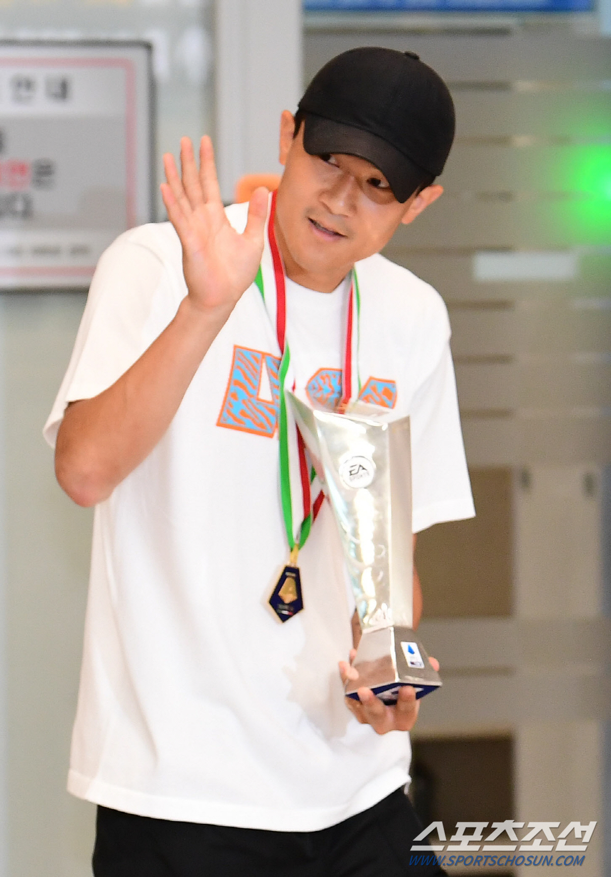 '맨유 패배 인정 준비' 괴물 김민재 바이에른 뮌헨 근접, 제대만 기다린…