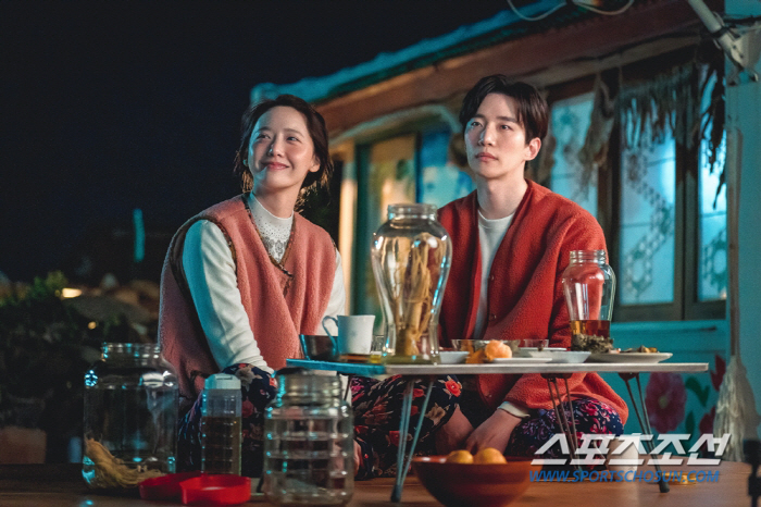 '킹더랜드' 이준호-임윤아, 벌써 동침을? 남녀의 섬 낙오는 역시나!