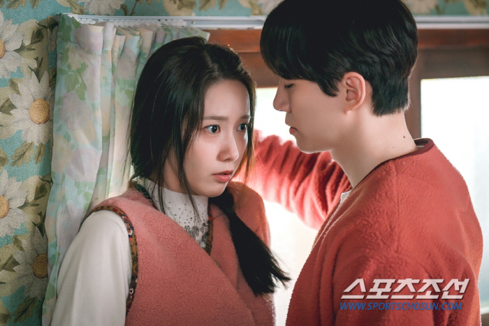 '킹더랜드' 이준호-임윤아, 벌써 동침을? 남녀의 섬 낙오는 역시나!