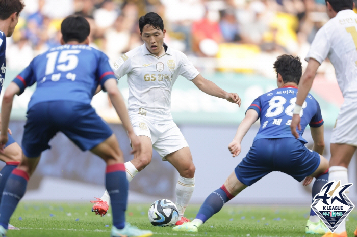 [현장리뷰]'윌리안 결승골' FC서울 슈퍼매치 1대0 승, 'NO PK'…