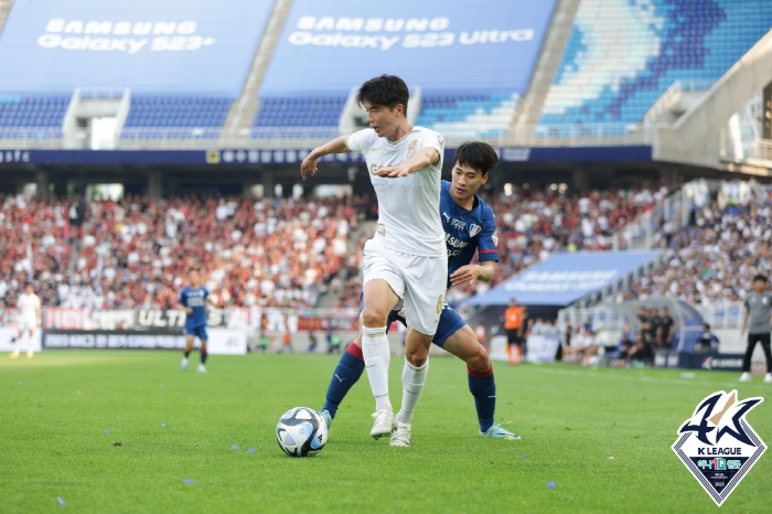 [현장리뷰]'윌리안 결승골' FC서울 슈퍼매치 1대0 승, 'NO PK'…