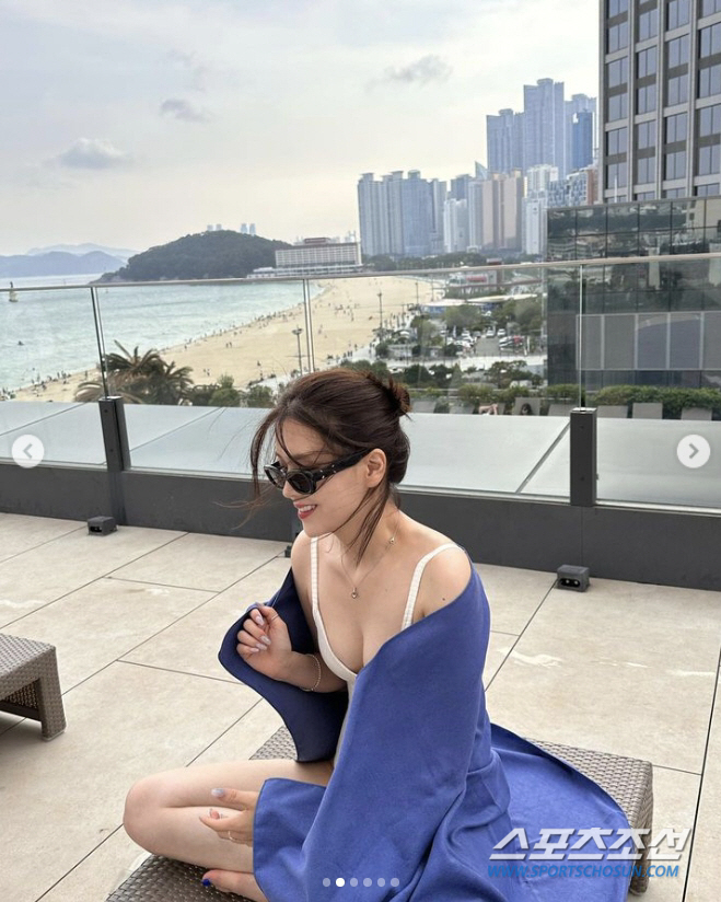'인기가요' MC 김지은, 수영복 '볼륨 몸매' 인증했는데…"아니 왜 다…