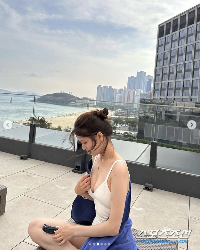 '인기가요' MC 김지은, 수영복 '볼륨 몸매' 인증했는데…"아니 왜 다…