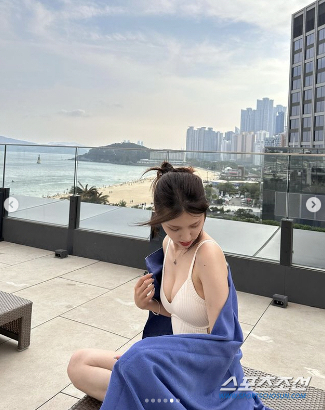 '인기가요' MC 김지은, 수영복 '볼륨 몸매' 인증했는데…"아니 왜 다…