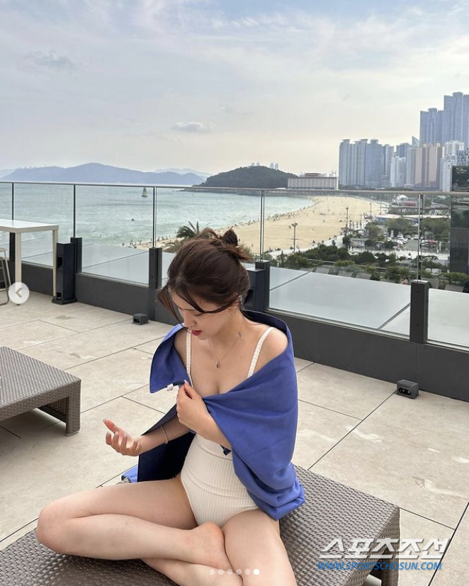 '인기가요' MC 김지은, 수영복 '볼륨 몸매' 인증했는데…"아니 왜 다…