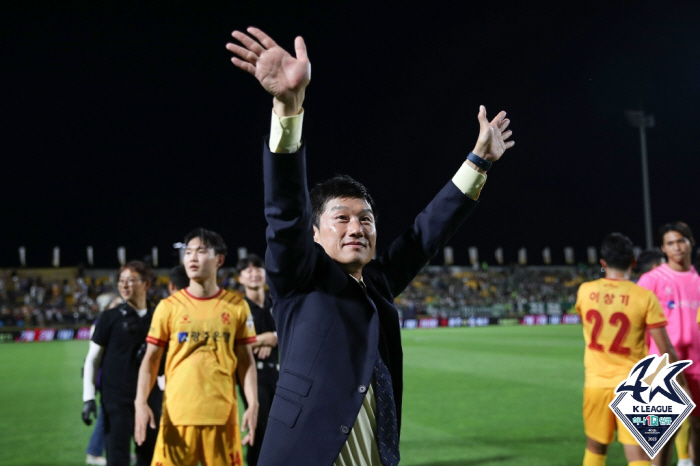 '황의조 고별전' FC서울, 수원 삼성 1대0 제압…단 페트레스쿠 감독 …