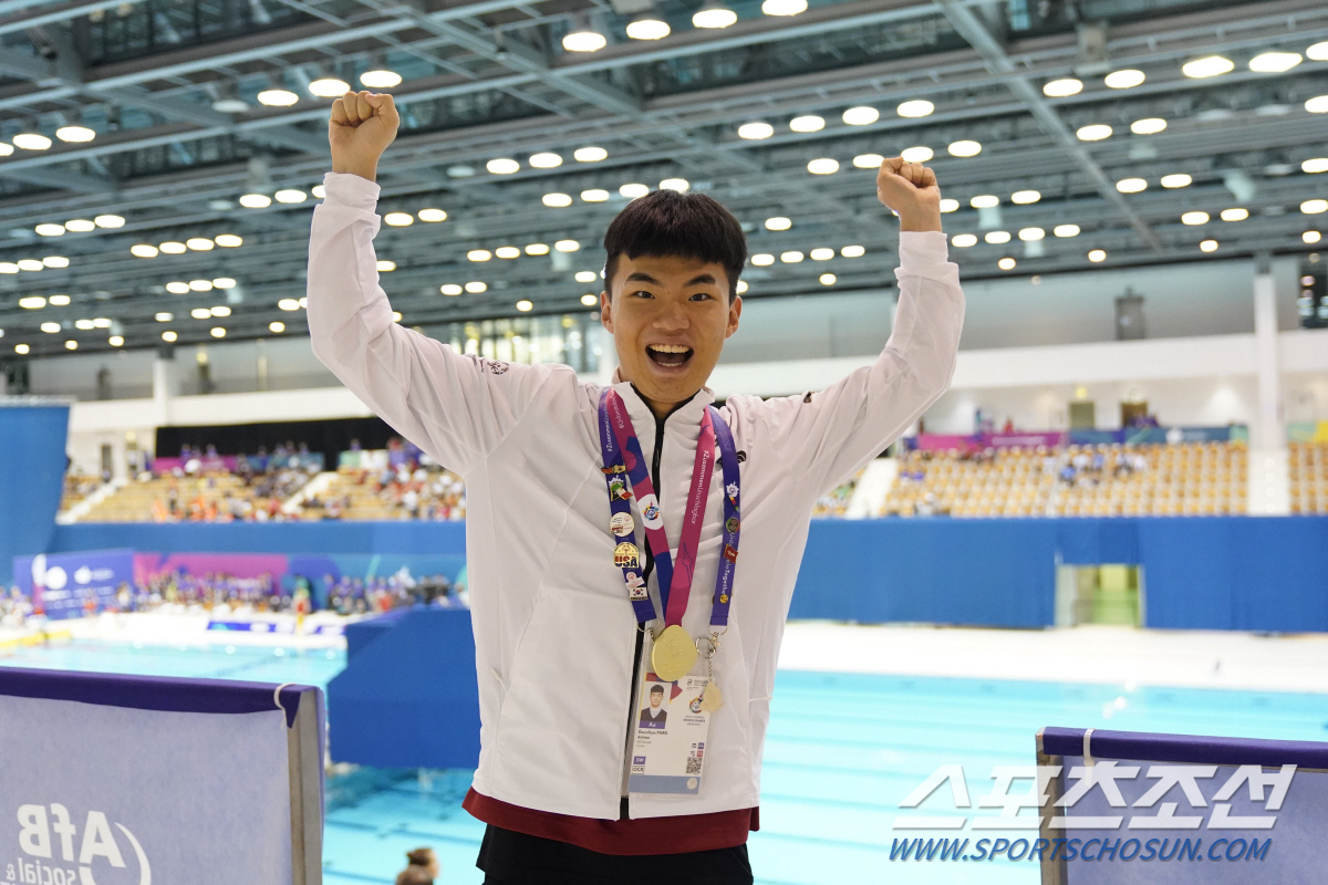 [스페셜올림픽]실격 아픔 딛고 일어선 수영 박근효, 배영 25m 압도적 …