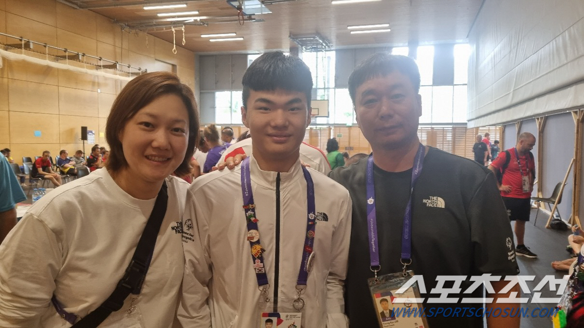 [스페셜올림픽]실격 아픔 딛고 일어선 수영 박근효, 배영 25m 압도적 …