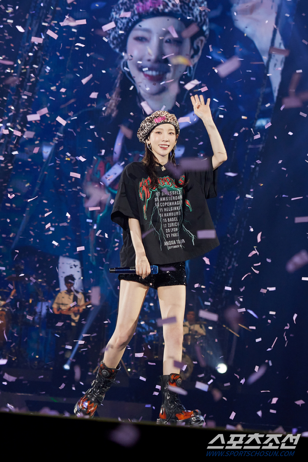 '믿듣탱' 태연, 대만 콘서트도 1만2천석 매진…핑크빛으로 물들였다!