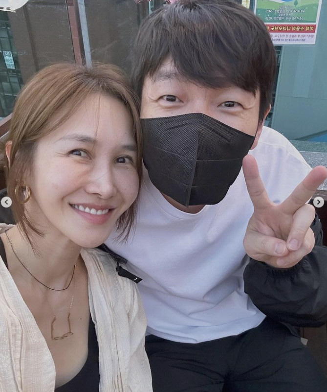 윤혜진, 이제 ♥엄태웅보다 셀럽 "조승우와 30년 지기, 인생 재밌네"