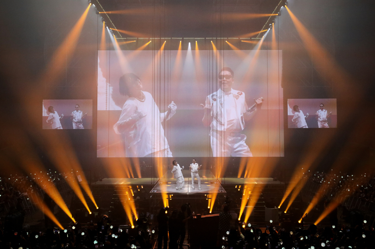 BTS 슈가, 싸이 게스트→앙코르 예고…1만 5천명과 즐긴 'D-DAY'