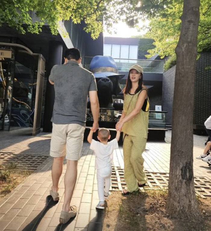 황정음, 과거 철저하게 감췄던 '남편 이영돈' 공개…파경 위기 딛고 일어…