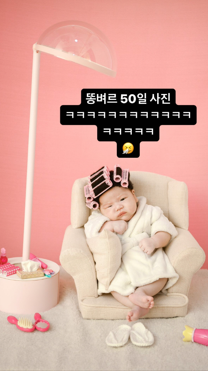제이쓴♥홍현희 子, 샤워가운 입고 '회장님 포스'...헤어롤+무다리 '치…