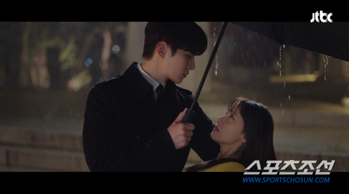 [종합]'구쪽이' 이준호, "여기 내 자리인데" 유행어 되나? 전국 '女…