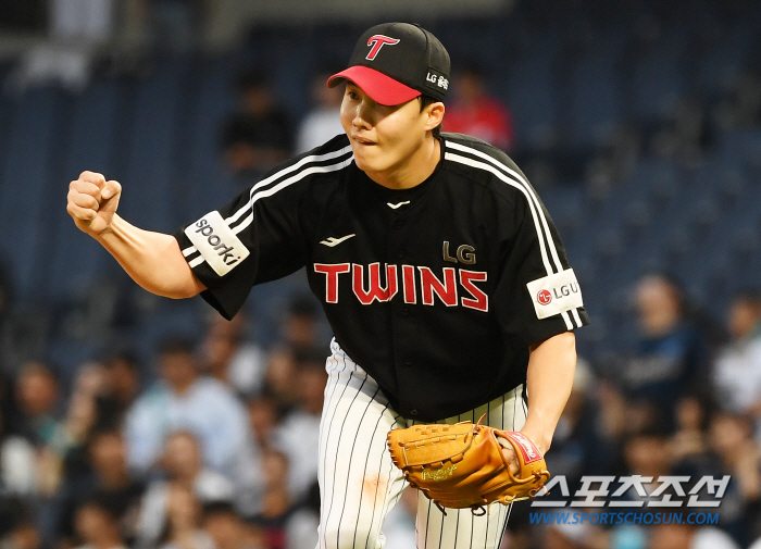 롱릴리프→대체선발→국내 에이스. 드라마 쓰는 FA 재수생, 염갈량도 인정…
