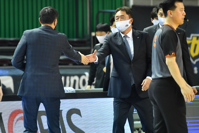 감독 출신 이상민, KCC 코치로 '전격 복귀' 왜?…전창진 감독 "내가…
