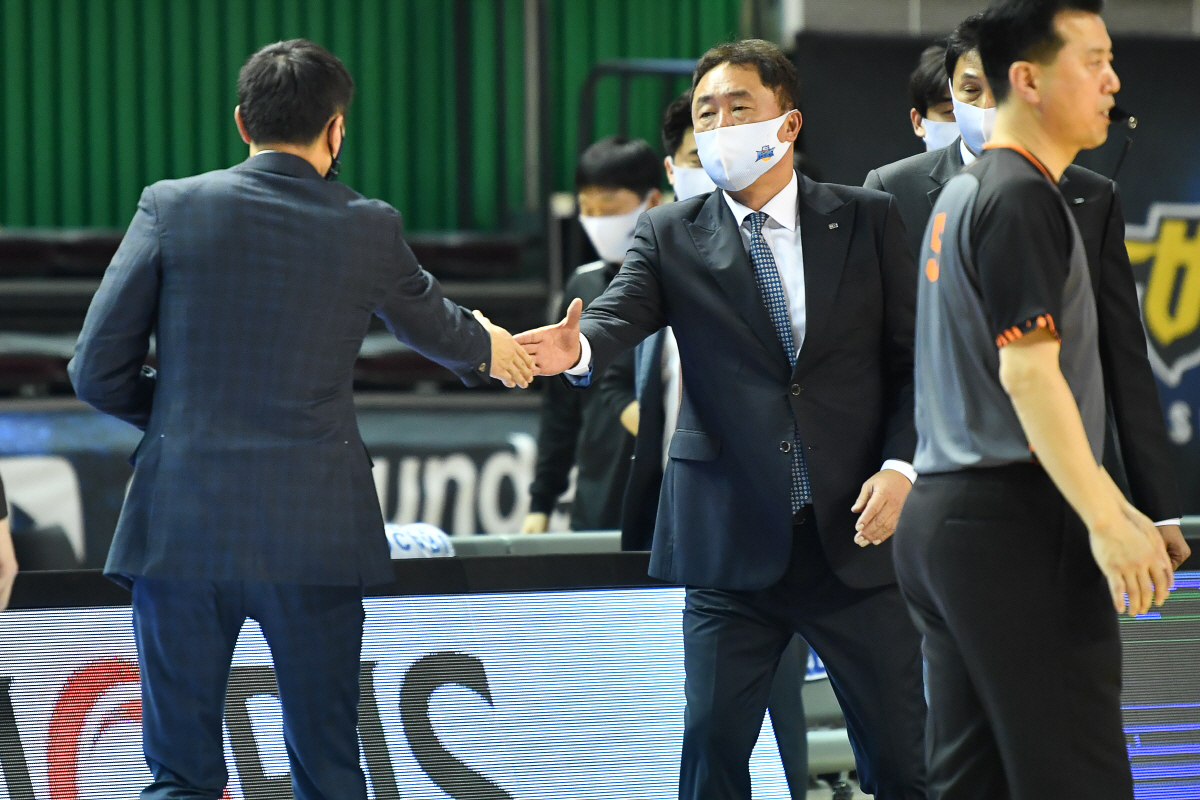 감독 출신 이상민, KCC 코치로 '전격 복귀' 왜?…전창진 감독 "내가…