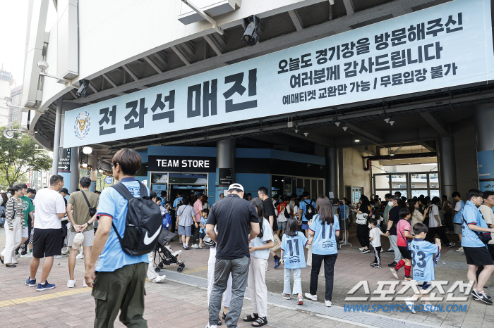 "대구 딸깍축구 美친 인기,또 매진!" 수원삼성전 경기 나흘전 솔드아웃.…