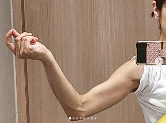 '싱글맘' 조민아 삐쩍 말랐는데 근육질 몸매 "하루 3번 홈트"