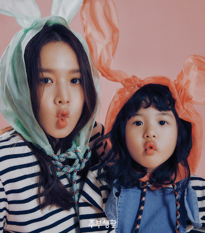 조윤희, 붕어빵 딸과 깜찍 모녀화보..“로아 덕에 완전히 다른 사람 돼”…