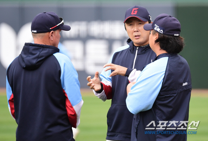 '성적 추락' 잡음 많은 롯데, 수석 변경→투수코치 2군행 시끌시끌[SC…
