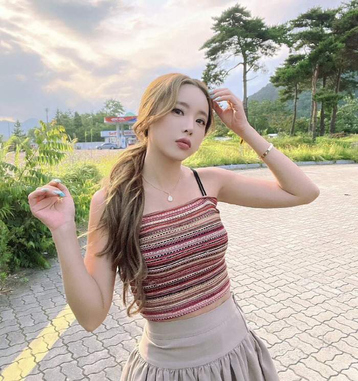 홍진영, 휴게소에서 포착…폭염에도 미모 이상無 '시선 집중'