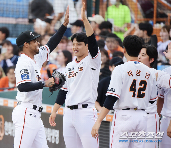 "한화라서 행복합니다" '탈꼴찌'하더니 1005일 만에 5연승, 김인환 …