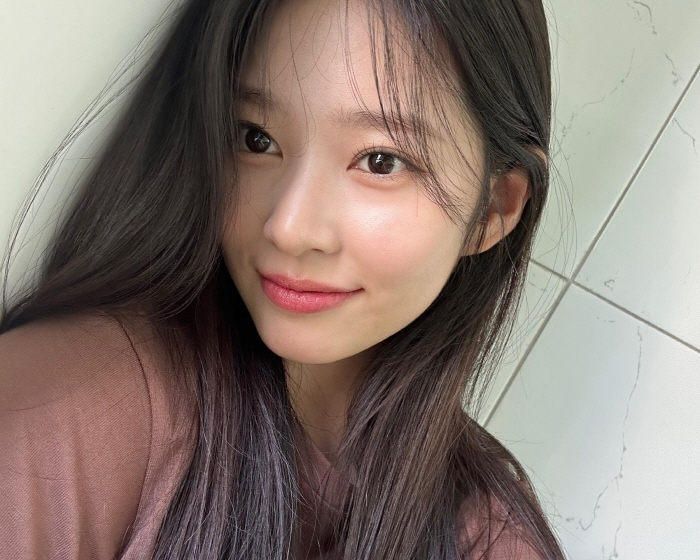 "날개 어디갔어?"…김민주, 국보급 미모 '천사가 따로없네'