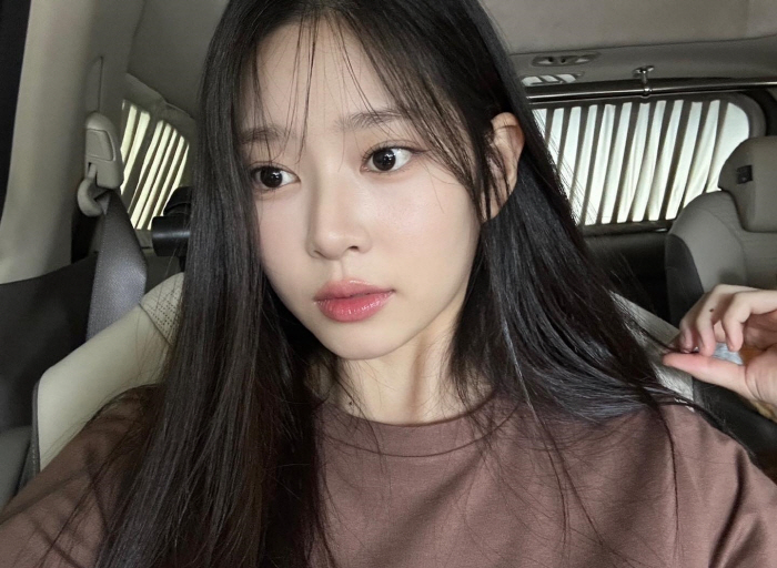"날개 어디갔어?"…김민주, 국보급 미모 '천사가 따로없네'