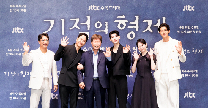 '기적의 형제' 감독 "연기자는 연기를 잘해야, 사람도 좋아야 해"