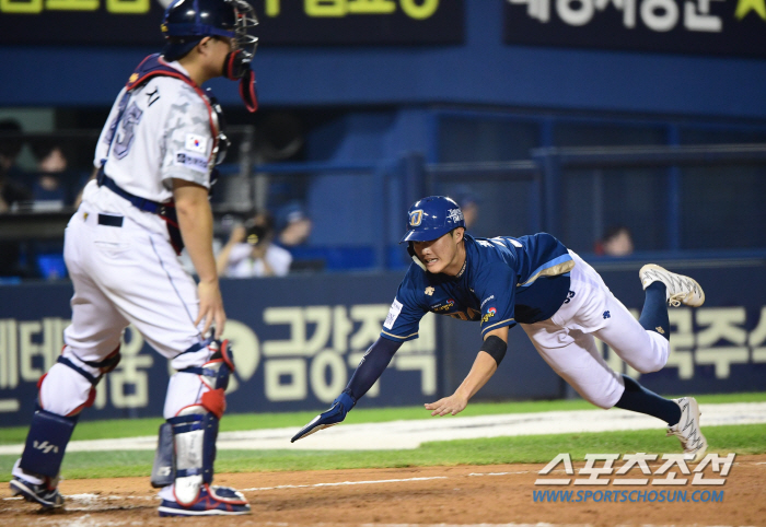 에이스가 돌아왔다! NC, '페디 다승&ERA 1위 질주' 앞세워 두산 …