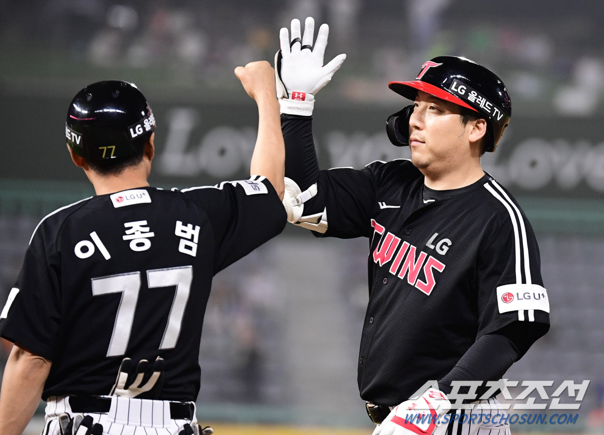 '1:6→8:6' LG 대역전 드라마, 이틀 연속 SSG 완파…1위 지켰…