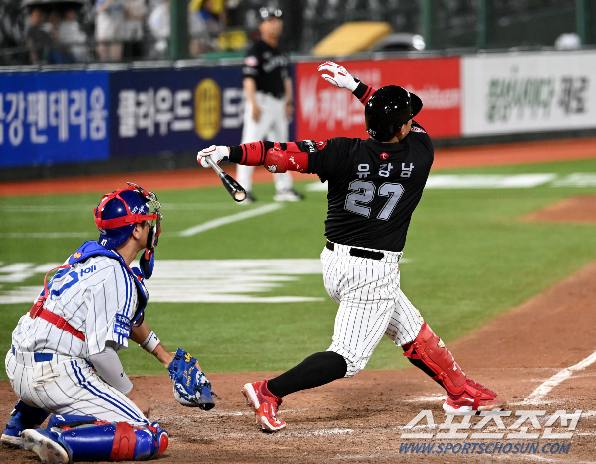 '기세. 다시 끌어올려!' 유강남 끝내기포에 화요일밤 사직벌이 후끈, 끝…