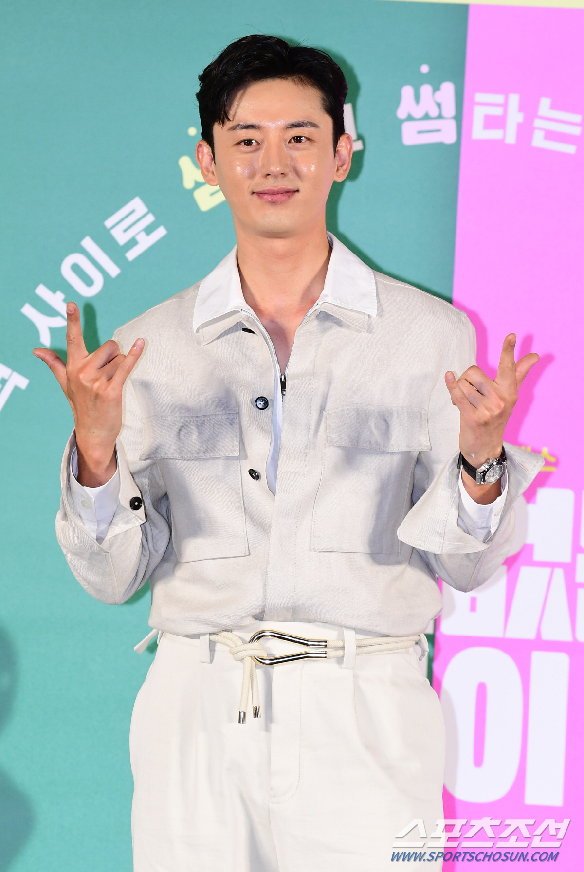 [SC현장] "벽보고 소통"…'빈틈없는 사이' 이지훈-한승연, 창과 방패…