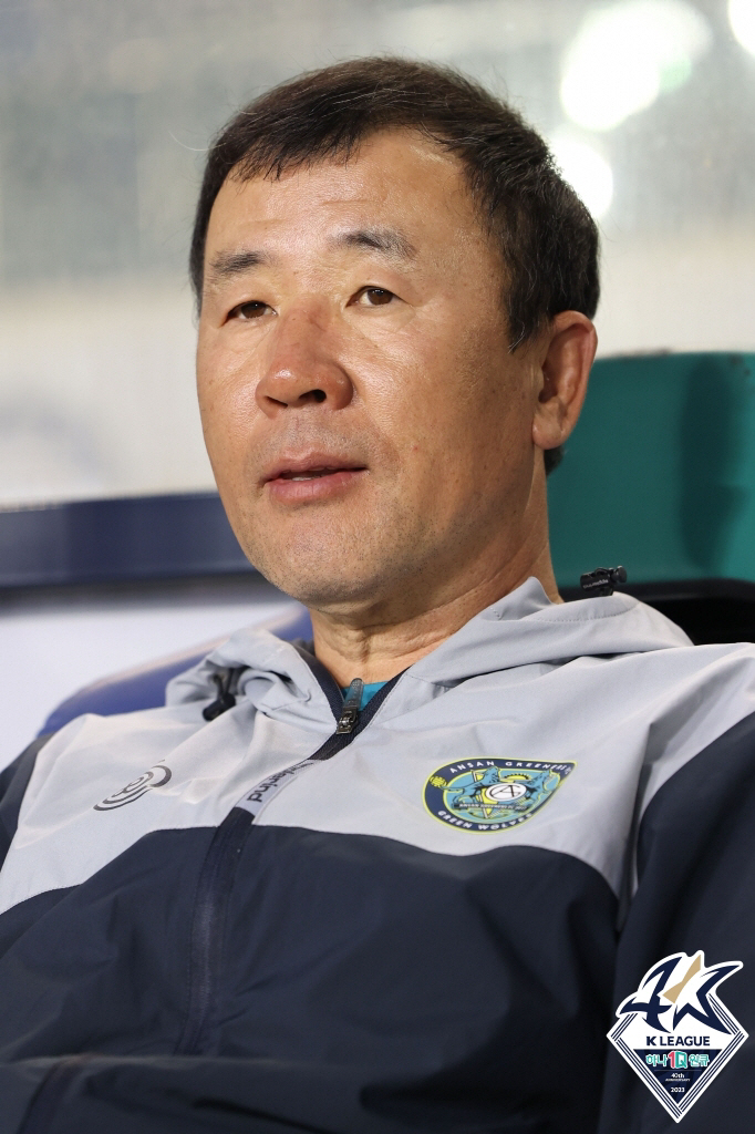 '배임수재 수재 혐의' 감독 경질→감독대행 1G 만에 교체, 바람 잘 날…