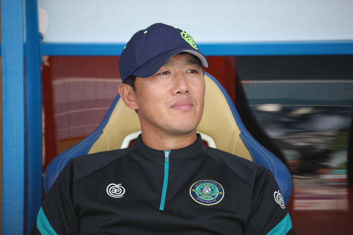 '배임수재 수재 혐의' 감독 경질→감독대행 1G 만에 교체, 바람 잘 날…
